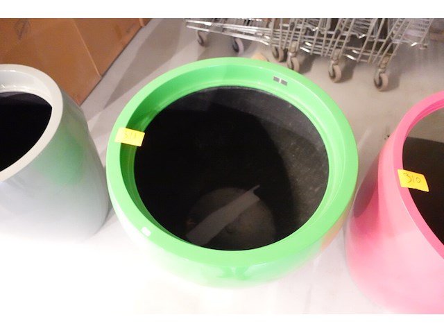 Polyester bloempot dalat met autolak - afbeelding 4 van  5