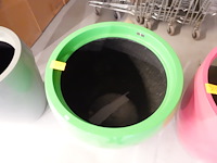 Polyester bloempot dalat met autolak - afbeelding 4 van  5