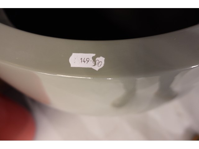 Polyester bloempot dalat met autolak - afbeelding 5 van  6