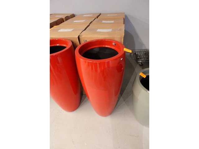 Polyester bloempot dalat met autolak - afbeelding 3 van  6