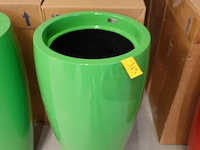 Polyester bloempot dalat met autolak - afbeelding 3 van  5
