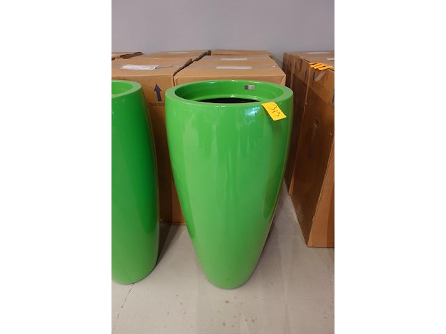 Polyester bloempot dalat met autolak - afbeelding 2 van  5
