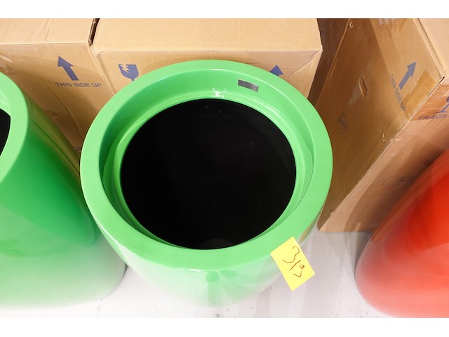 Polyester bloempot dalat met autolak - afbeelding 4 van  5