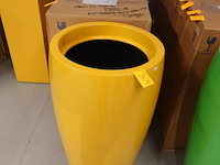 Polyester bloempot dalat met autolak - afbeelding 3 van  6