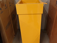 Polyester bloempot dalat met autolak - afbeelding 2 van  6