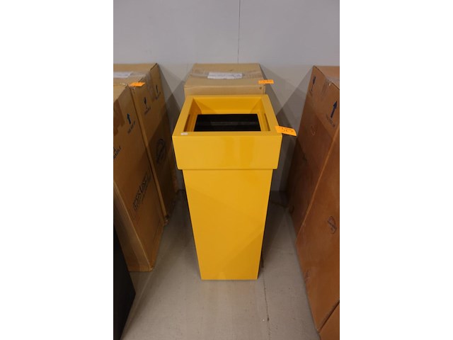 Polyester bloempot dalat met autolak - afbeelding 3 van  6