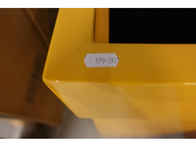 Polyester bloempot dalat met autolak - afbeelding 5 van  6