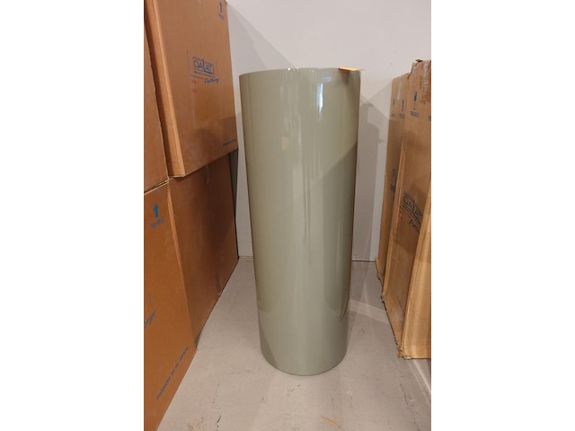 Polyester bloempot dalat met autolak - afbeelding 1 van  6