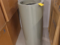 Polyester bloempot dalat met autolak - afbeelding 2 van  6