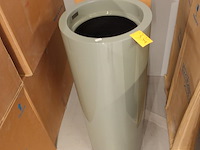 Polyester bloempot dalat met autolak - afbeelding 3 van  6