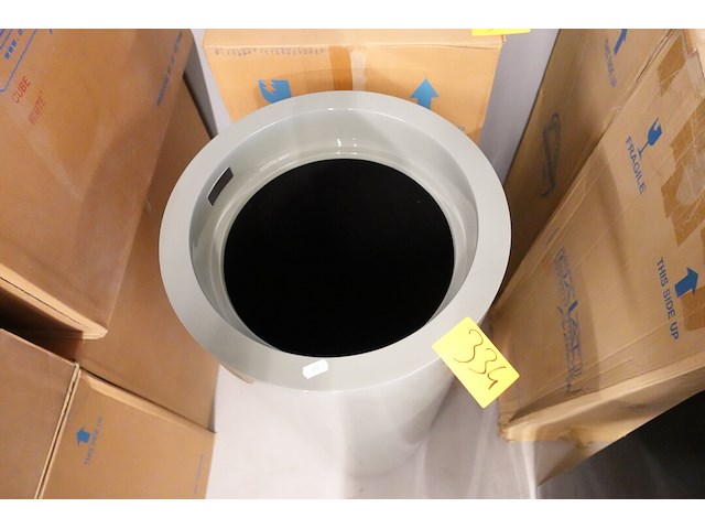 Polyester bloempot dalat met autolak - afbeelding 4 van  6