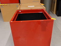 Polyester bloempot dalat met autolak - afbeelding 2 van  6