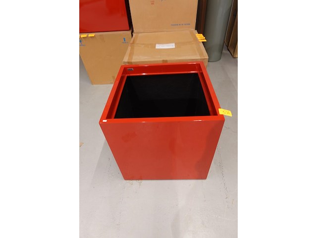 Polyester bloempot dalat met autolak - afbeelding 3 van  6