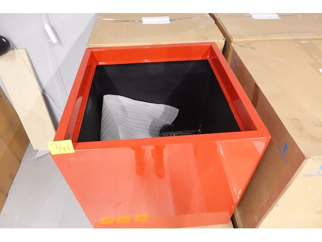 Polyester bloempot dalat met autolak - afbeelding 4 van  5