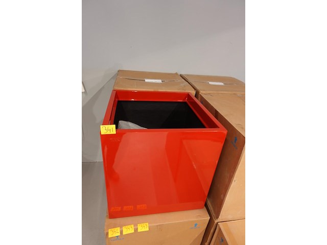 Polyester bloempot dalat met autolak - afbeelding 3 van  5