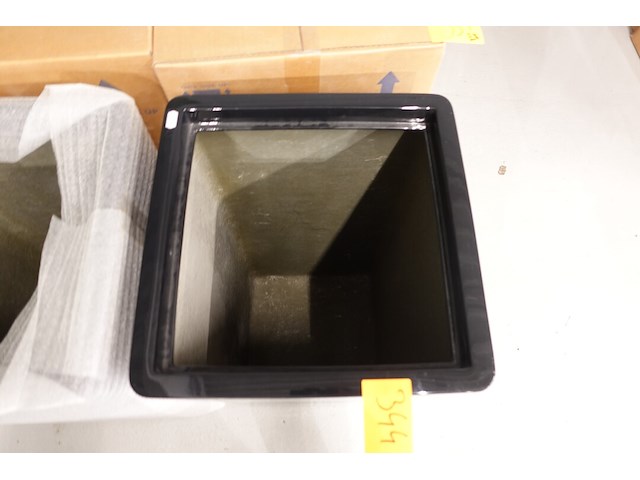 Polyester bloempot dalat met autolak - afbeelding 4 van  5