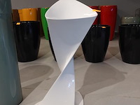 Polyester bloempot met autolak - afbeelding 1 van  6