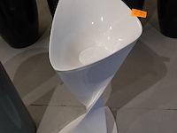 Polyester bloempot met autolak - afbeelding 5 van  6