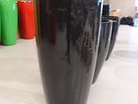 Polyester bloempot met autolak - afbeelding 1 van  4