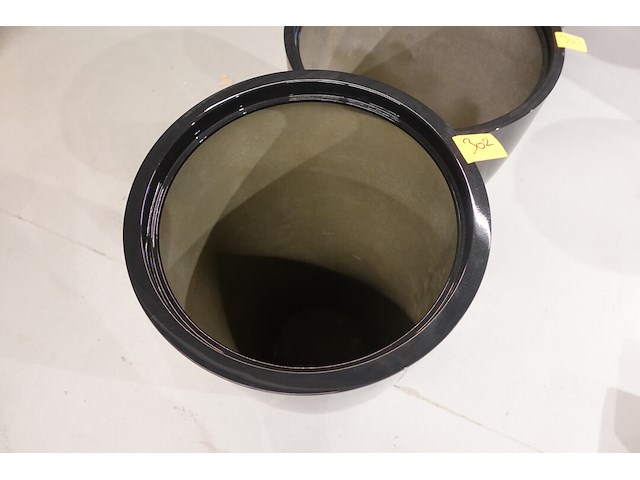 Polyester bloempot met autolak - afbeelding 3 van  4