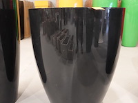 Polyester bloempot met autolak - afbeelding 1 van  5
