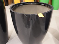 Polyester bloempot met autolak - afbeelding 2 van  5