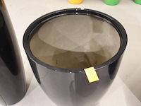 Polyester bloempot met autolak - afbeelding 3 van  5
