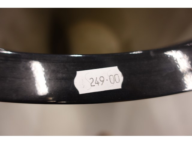 Polyester bloempot met autolak - afbeelding 5 van  5