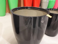 Polyester bloempot met autolak - afbeelding 2 van  4