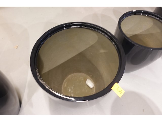 Polyester bloempot met autolak - afbeelding 4 van  4