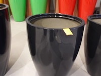 Polyester bloempot met autolak - afbeelding 2 van  5