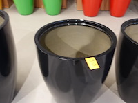 Polyester bloempot met autolak - afbeelding 3 van  5