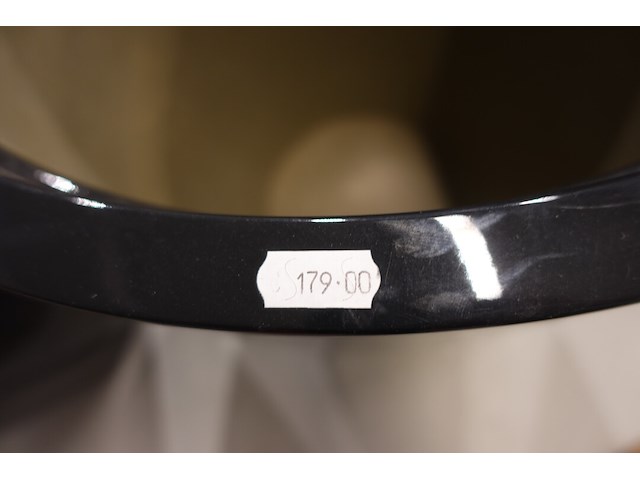 Polyester bloempot met autolak - afbeelding 5 van  5