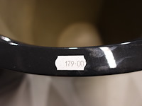 Polyester bloempot met autolak - afbeelding 5 van  5