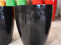 Polyester bloempot met autolak - afbeelding 1 van  4