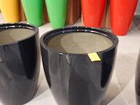 Polyester bloempot met autolak - afbeelding 2 van  4