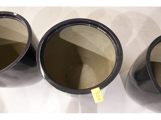 Polyester bloempot met autolak - afbeelding 4 van  4