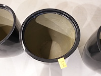 Polyester bloempot met autolak - afbeelding 4 van  4