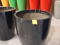 Polyester bloempot met autolak - afbeelding 2 van  4