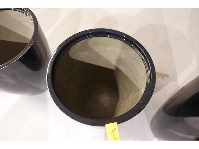 Polyester bloempot met autolak - afbeelding 4 van  4