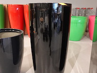 Polyester bloempot met autolak - afbeelding 1 van  4