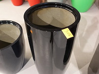 Polyester bloempot met autolak - afbeelding 3 van  4