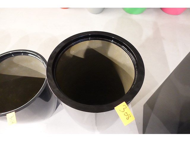 Polyester bloempot met autolak - afbeelding 4 van  4