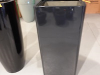 Polyester bloempot met autolak - afbeelding 2 van  5