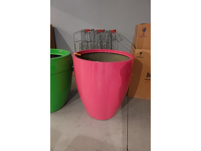 Polyester bloempot met autolak - afbeelding 2 van  5