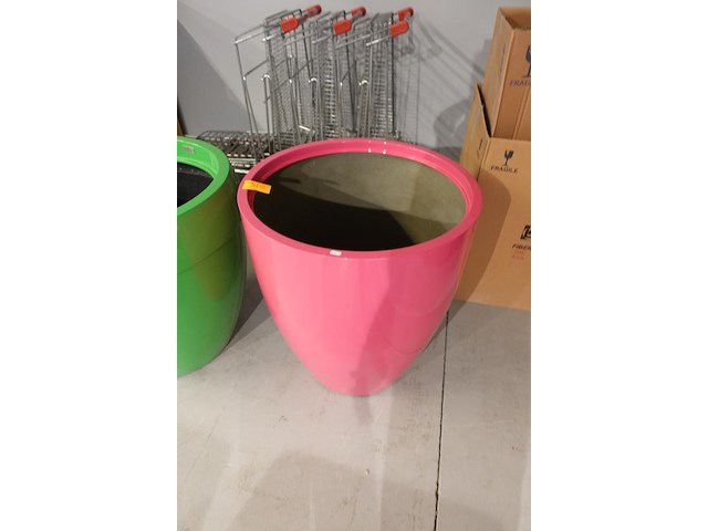 Polyester bloempot met autolak - afbeelding 3 van  5