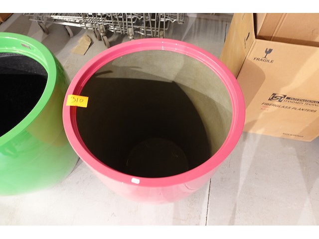 Polyester bloempot met autolak - afbeelding 4 van  5