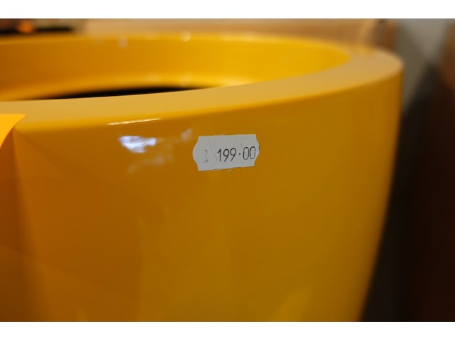 Polyester bloempot met autolak - afbeelding 5 van  6