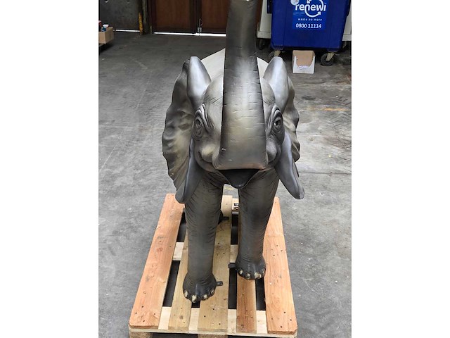 Polyester olifant beeld - afbeelding 3 van  3