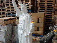 Polyester vrijheidsbeeld - afbeelding 4 van  6